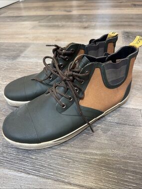 Tretorn Green and Brown Lace-Up Chukka Boots